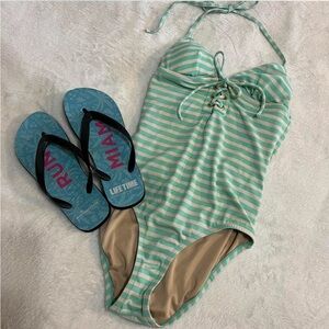 Swimsuit and go flop set
